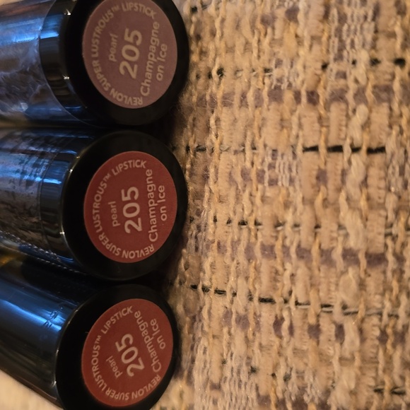 REVLON BRAND WOMEN'S SUPER LUSTROUS LIPSTICK BUNDLE OF 3 - Picture 5 of 6